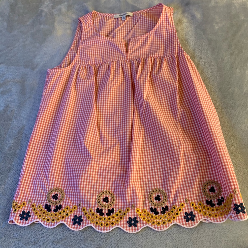 Sleeveless shirt
